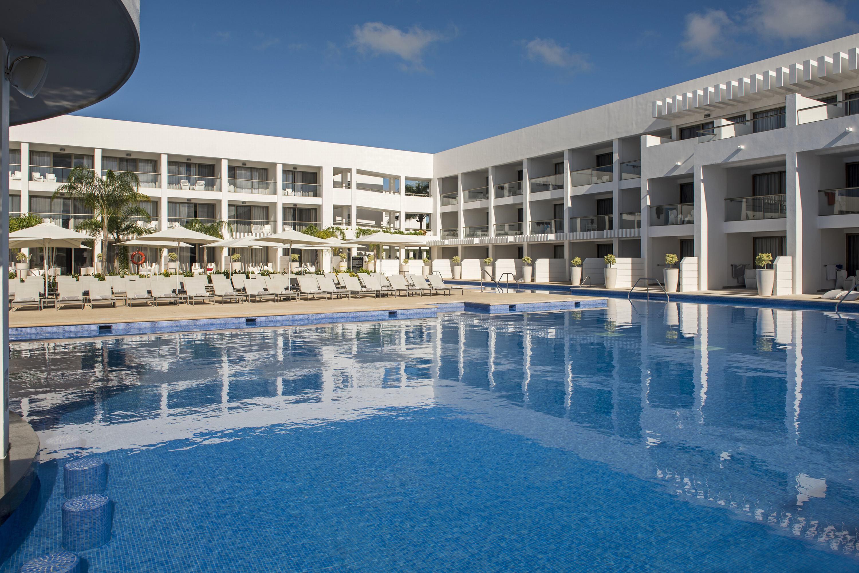 Platinum Yucatan Princess Adults Only Playa del Carmen Dış mekan fotoğraf The hotel's pool