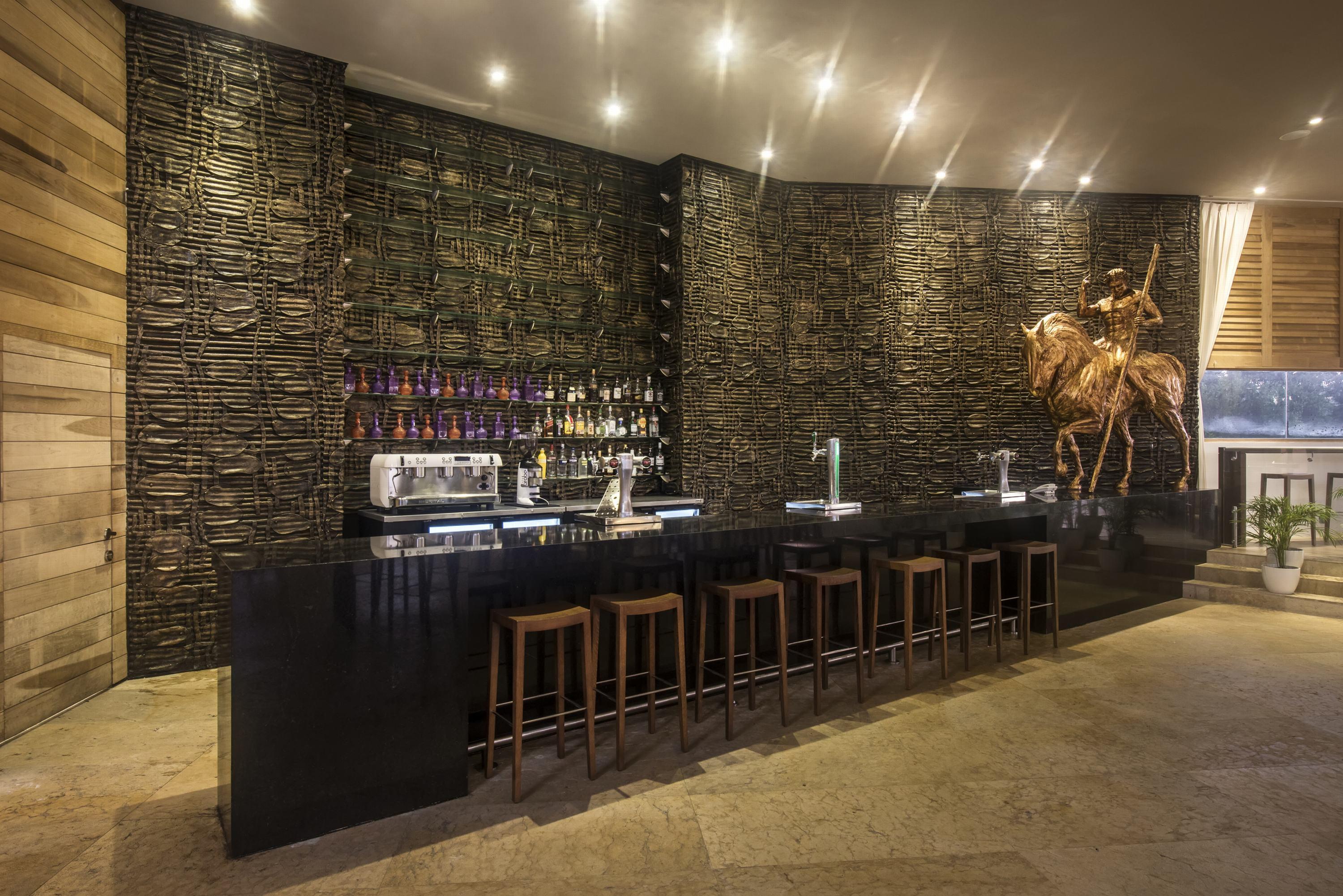 Platinum Yucatan Princess Adults Only Playa del Carmen Dış mekan fotoğraf The bar at the lobby