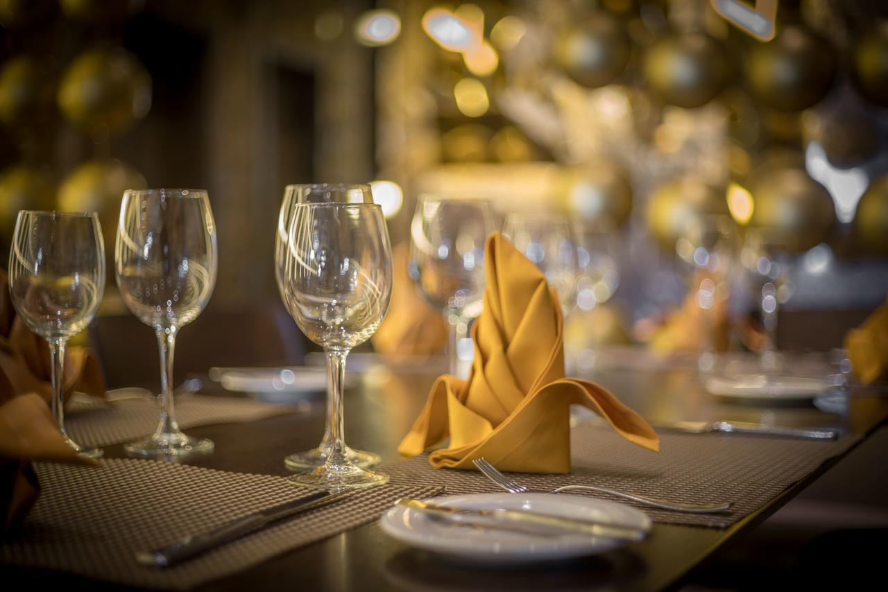 Platinum Yucatan Princess Adults Only Playa del Carmen Dış mekan fotoğraf A table set for fine dining