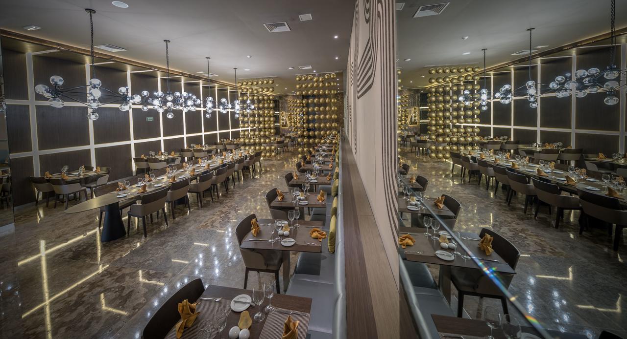 Platinum Yucatan Princess Adults Only Playa del Carmen Dış mekan fotoğraf The restaurant