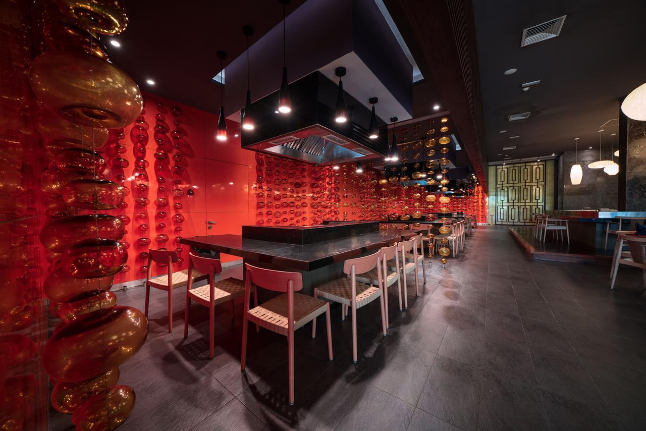 Platinum Yucatan Princess Adults Only Playa del Carmen Dış mekan fotoğraf Interior of a restaurant in Madrid, Spain