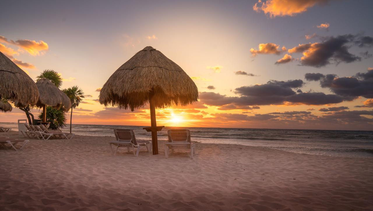 Platinum Yucatan Princess Adults Only Playa del Carmen Dış mekan fotoğraf Sunset at the beach