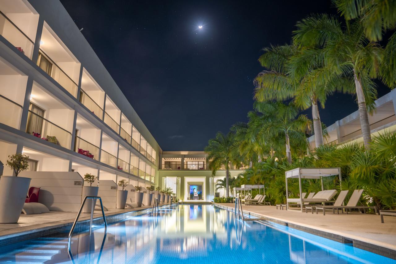 Platinum Yucatan Princess Adults Only Playa del Carmen Dış mekan fotoğraf The pool at the hotel
